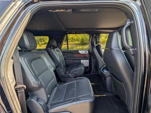 Used 2023 Lincoln Navigator L Reserve image 12
