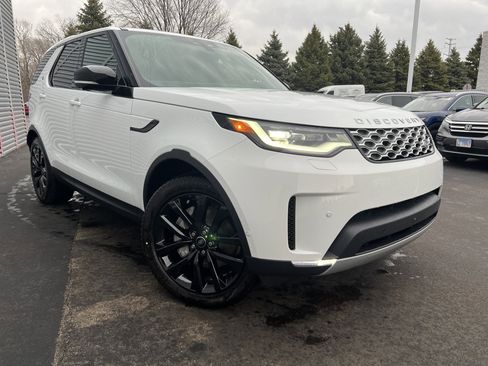 New 2026 Land Rover Discovery S image 5