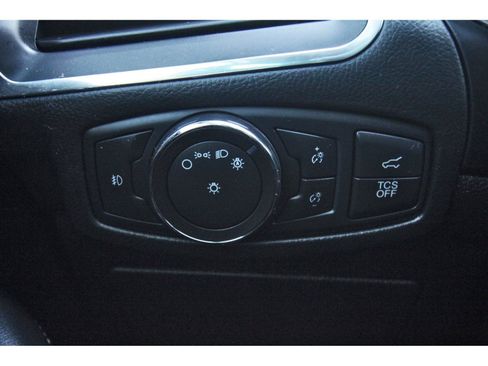 Used 2019 Ford Edge Titanium image 23