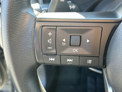 Used 2024 Nissan Rogue SV image 26