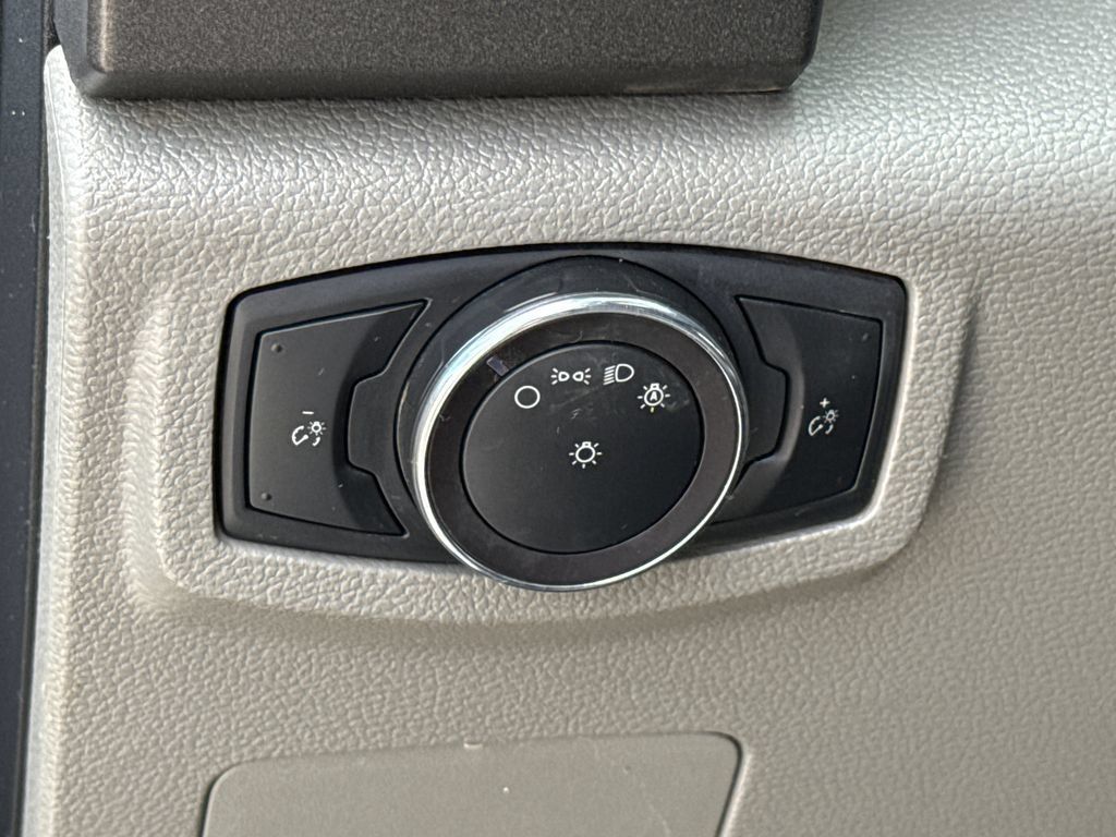 Used 2019 Ford F550 4x4 Regular Cab Super Duty image 22