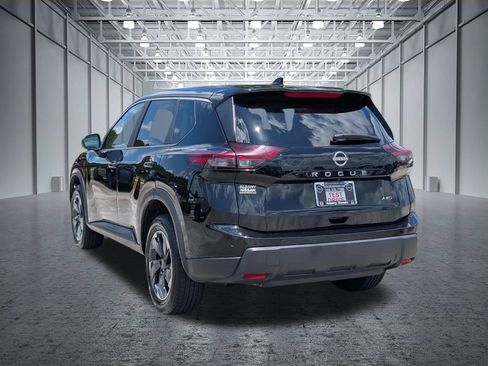 Used 2025 Nissan Rogue SV AWD/4WD image 10