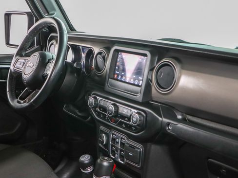 Used 2021 Jeep Gladiator Sport image 25