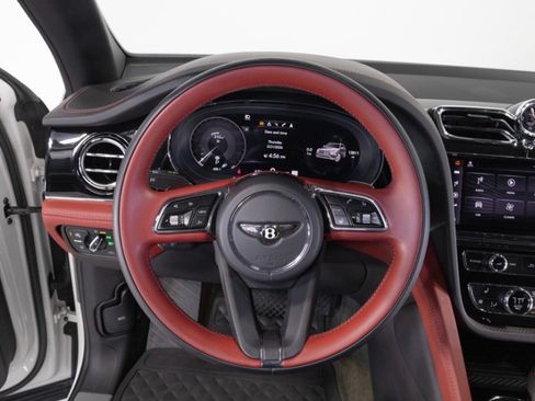 Used 2022 Bentley Bentayga AWD/4WD image 24