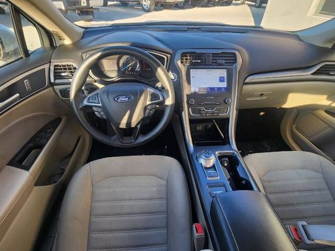 Used 2019 Ford Fusion SE FWD image 12