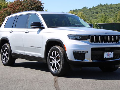 Used 2023 Jeep Grand Cherokee L Limited AWD/4WD image 3