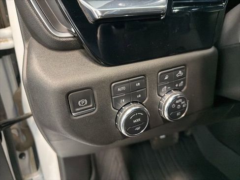 Used 2024 GMC Sierra 1500 SLT w/ SLT Premium Package AWD/4WD image 19