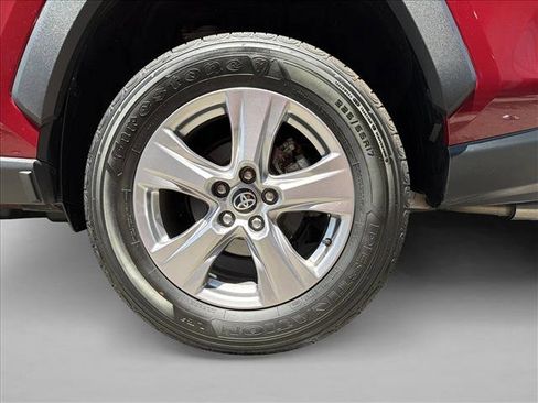 Used 2025 Toyota RAV4 XLE AWD/4WD image 9