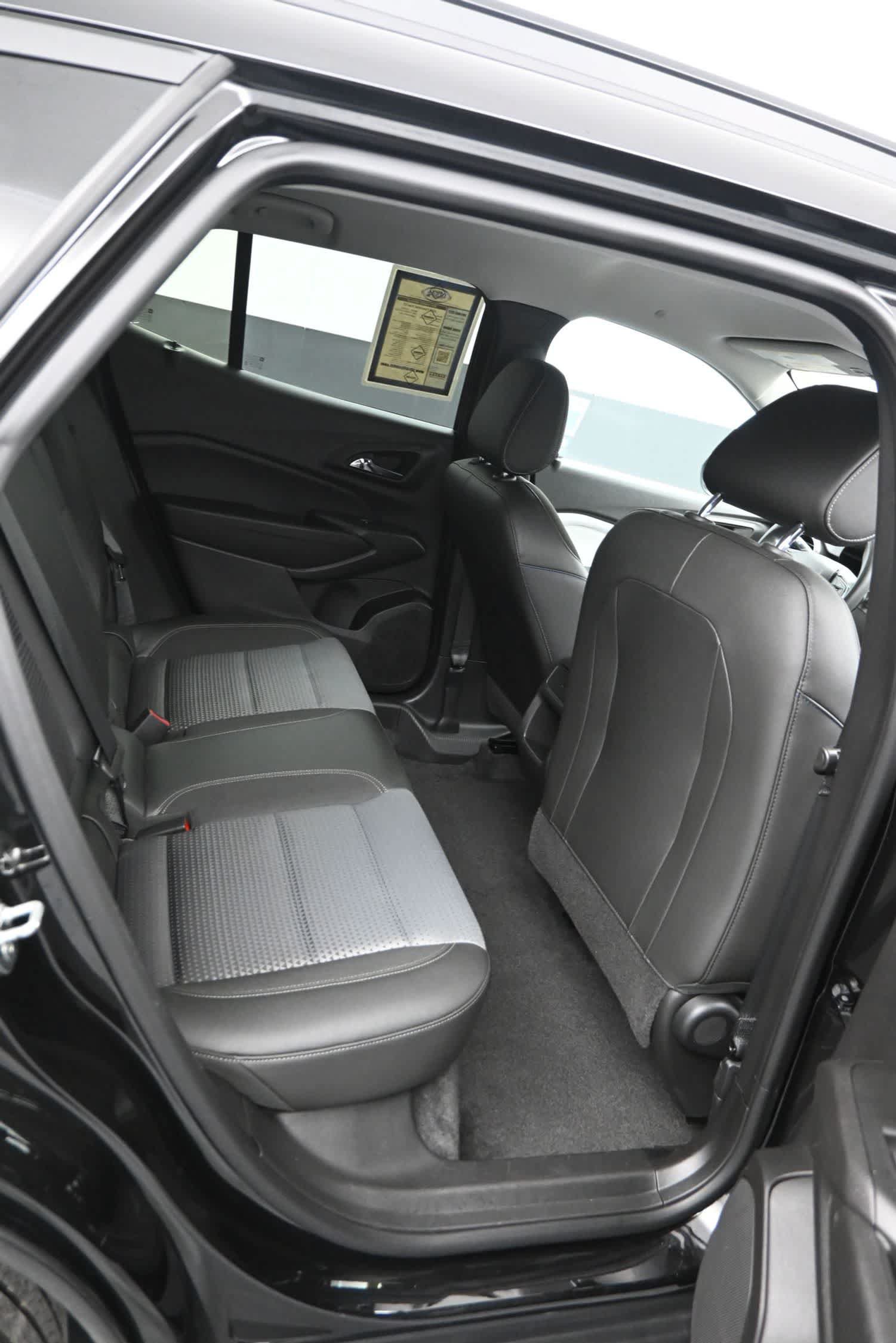 Used 2025 Chevrolet Trax LT FWD image 12