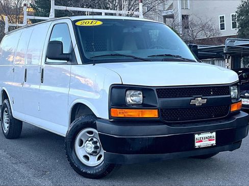 Used 2017 Chevrolet Express 3500 image 2