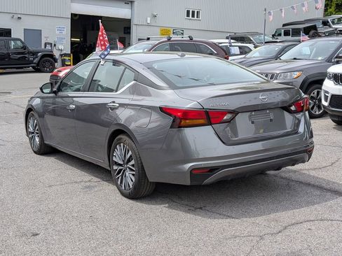 Used 2025 Nissan Altima 2.5 SV FWD image 9