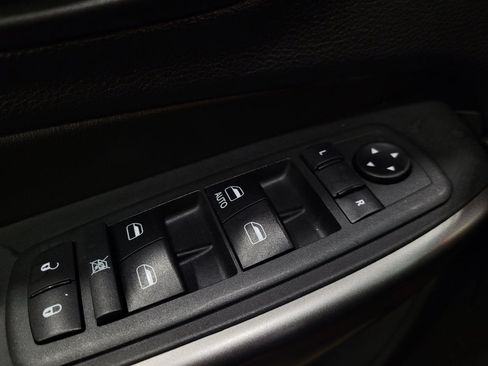 Used 2019 Jeep Cherokee Latitude w/ Cold Weather Group AWD/4WD image 27