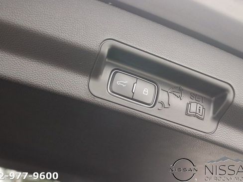 Used 2023 Ford Explorer Limited image 17