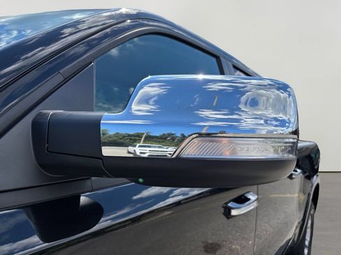 Used 2022 RAM 1500 Laramie AWD/4WD image 11