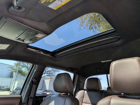 Used 2018 Toyota Tacoma Limited image 28