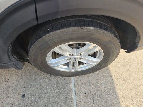 Used 2023 Ford Explorer XLT RWD image 4