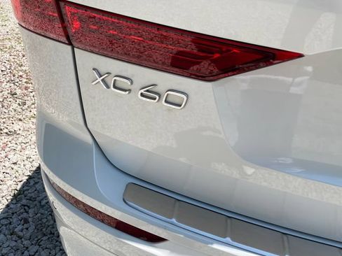 Used 2023 Volvo XC60 B5 Core AWD/4WD image 13