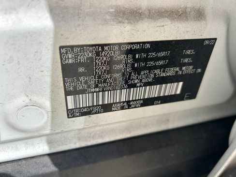 Used 2022 Toyota RAV4 LE AWD/4WD image 10