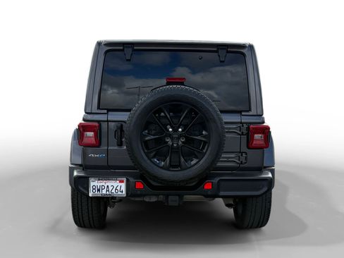 Used 2021 Jeep Wrangler Unlimited Sahara w/ Cold Weather Group AWD/4WD image 4