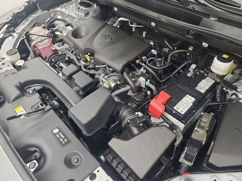 Used 2025 Toyota RAV4 XLE AWD/4WD image 39