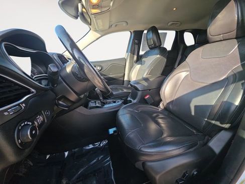 Used 2020 Jeep Cherokee Limited image 9