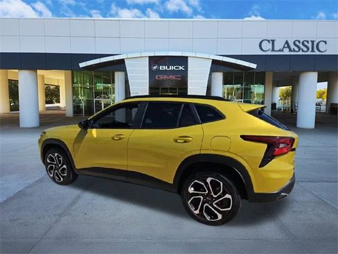 Used 2025 Chevrolet Trax RS w/ Driver Confidence Package image 6