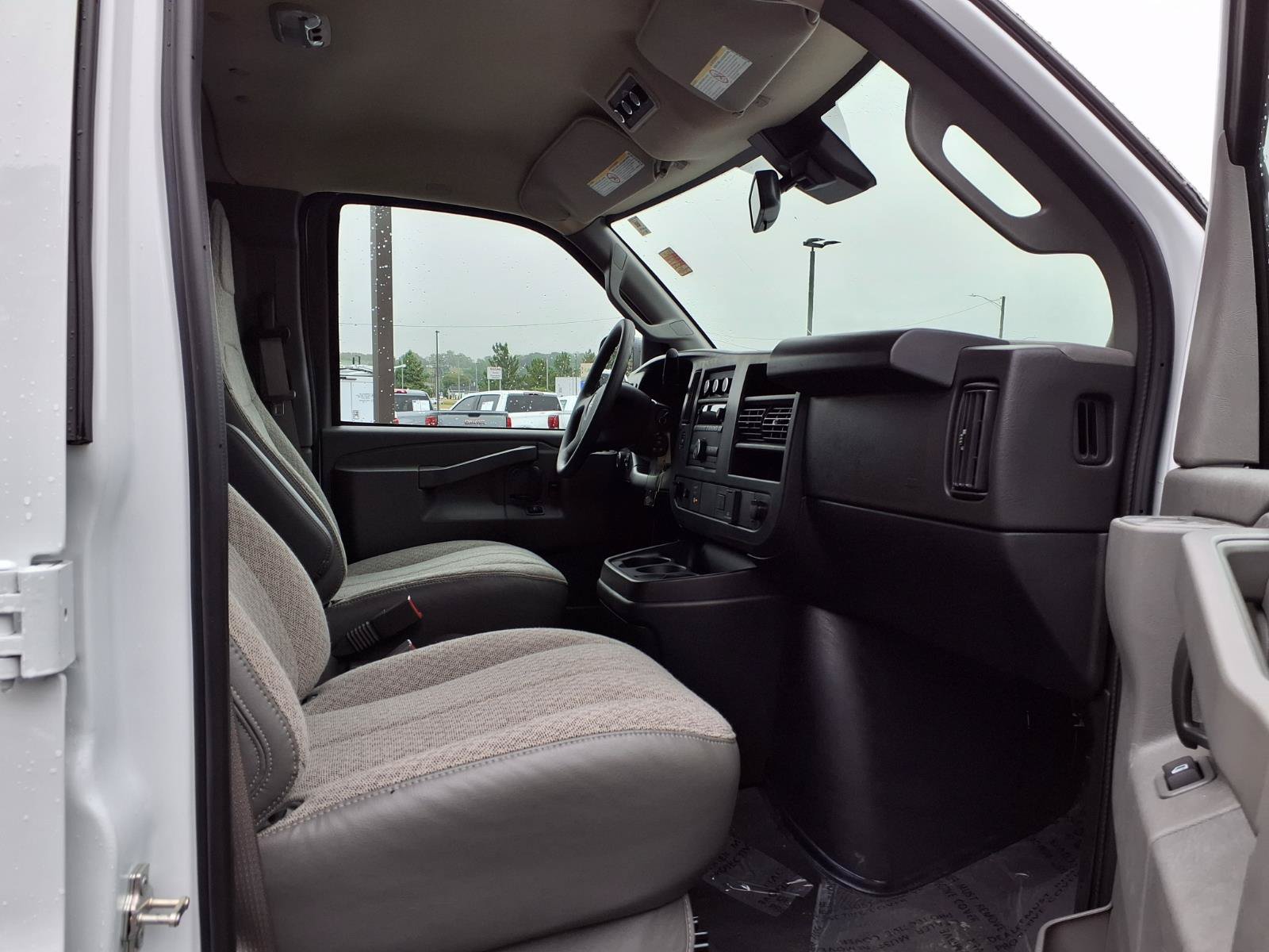 Used 2026 GMC Savana 3500 LT w/ LT Preferred Equipment Group RWD image 22