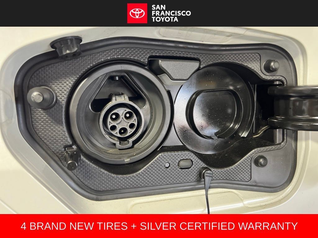 Certified 2017 Toyota Prius Prime Advanced FWD image 11