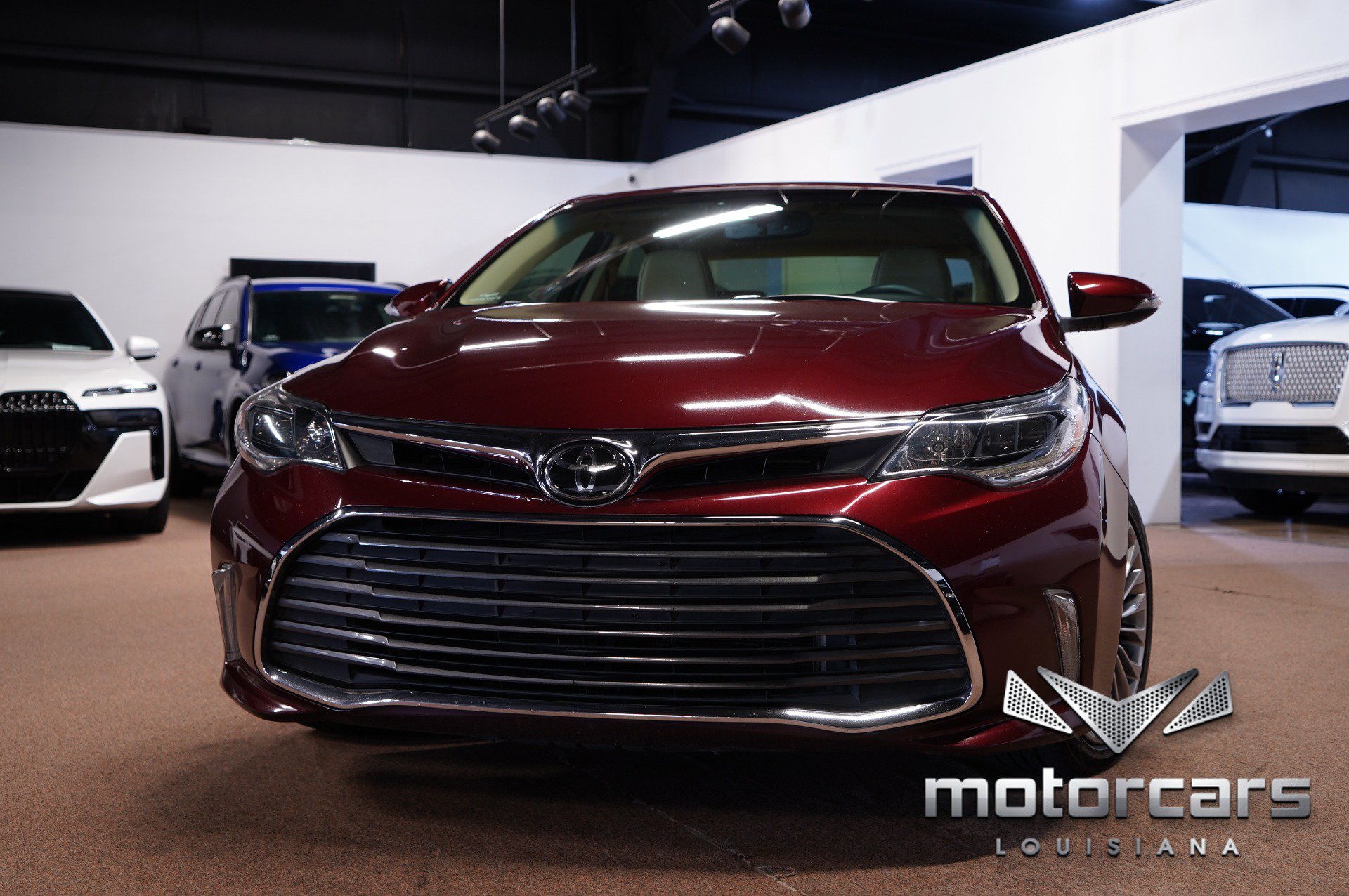 Used 2016 Toyota Avalon Limited w/ Toyota Safety Sense Package FWD image 1