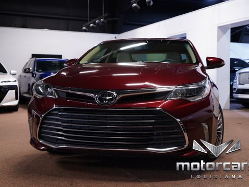 Used 2016 Toyota Avalon Limited w/ Toyota Safety Sense Package FWD image 1