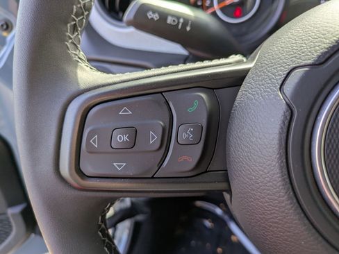 Used 2025 Jeep Wrangler Sport AWD/4WD image 17