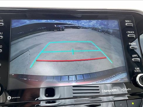 Used 2022 Toyota Highlander XLE FWD image 25