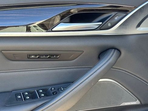 Used 2023 BMW 530e xDrive 530e iPerformance image 13