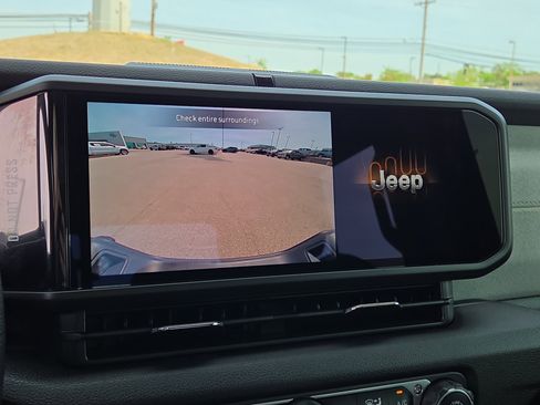 Used 2024 Jeep Gladiator Sport image 24