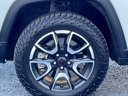 Used 2025 Jeep Compass Trailhawk image 29