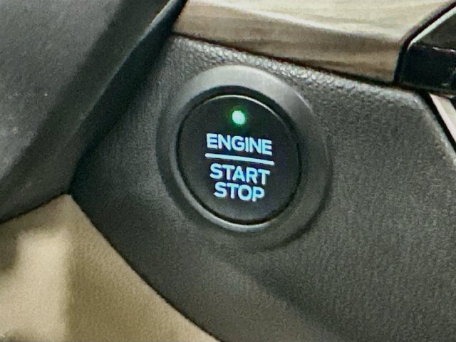 Certified 2020 Ford Escape Titanium AWD/4WD image 21