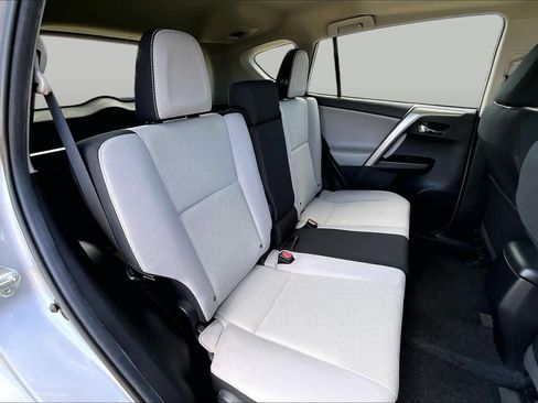 Used 2018 Toyota RAV4 XLE FWD image 20