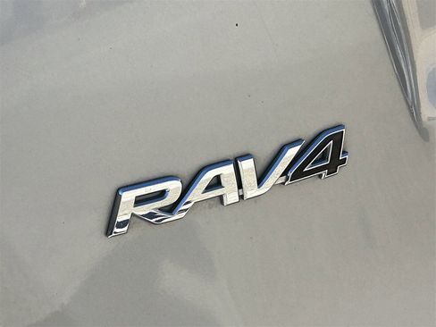 Used 2016 Toyota RAV4 Limited image 5