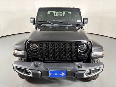 Used 2022 Jeep Gladiator Sport AWD/4WD image 3