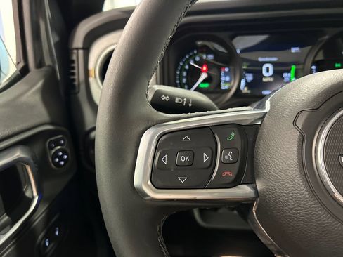 Used 2025 Jeep Wrangler Unlimited Sahara AWD/4WD image 20