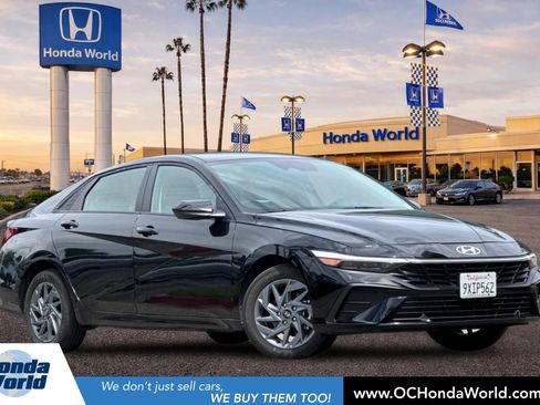 Used 2026 Hyundai Elantra Hybrid FWD image 1