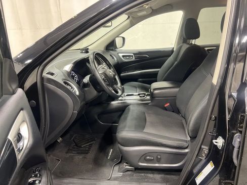 Used 2018 Nissan Pathfinder SV image 6