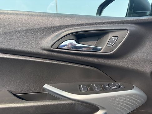 Used 2025 Chevrolet Trax LS image 12