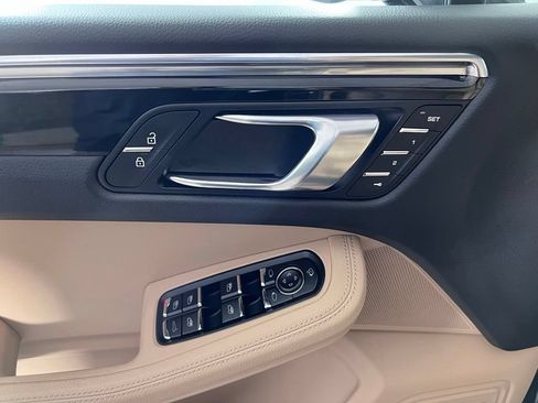 Certified 2026 Porsche Macan AWD/4WD image 29