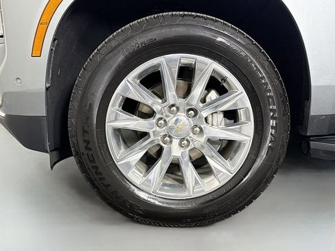 Used 2025 Chevrolet Tahoe Premier AWD/4WD image 32