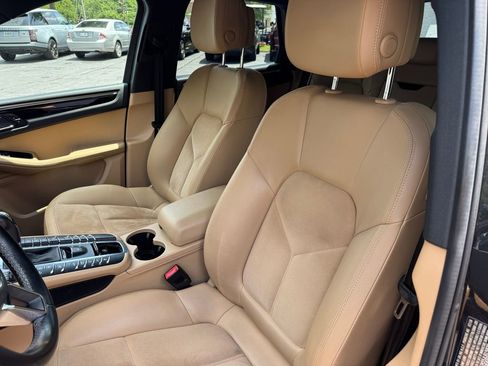 Used 2018 Porsche Macan Sport Edition AWD/4WD image 10