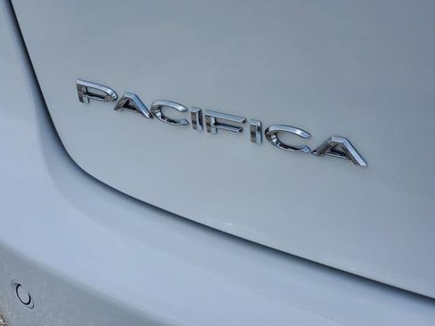Used 2025 Chrysler Pacifica Select FWD image 30