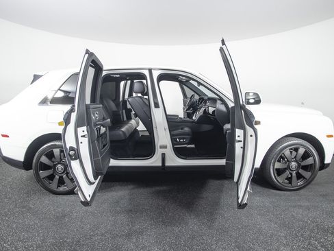 Used 2019 Rolls-Royce Cullinan AWD/4WD image 31