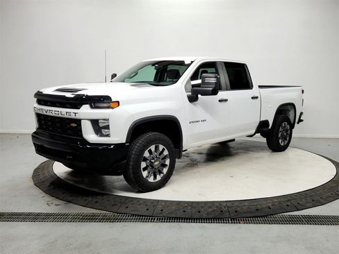 Used 2022 Chevrolet Silverado 2500 Custom image 3