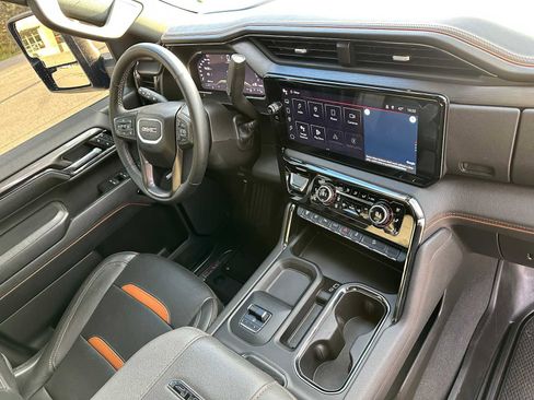 Used 2024 GMC Sierra 2500 AT4 w/ AT4 Premium Plus Package image 11